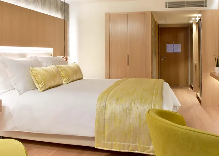 Maestral Resort & Casino