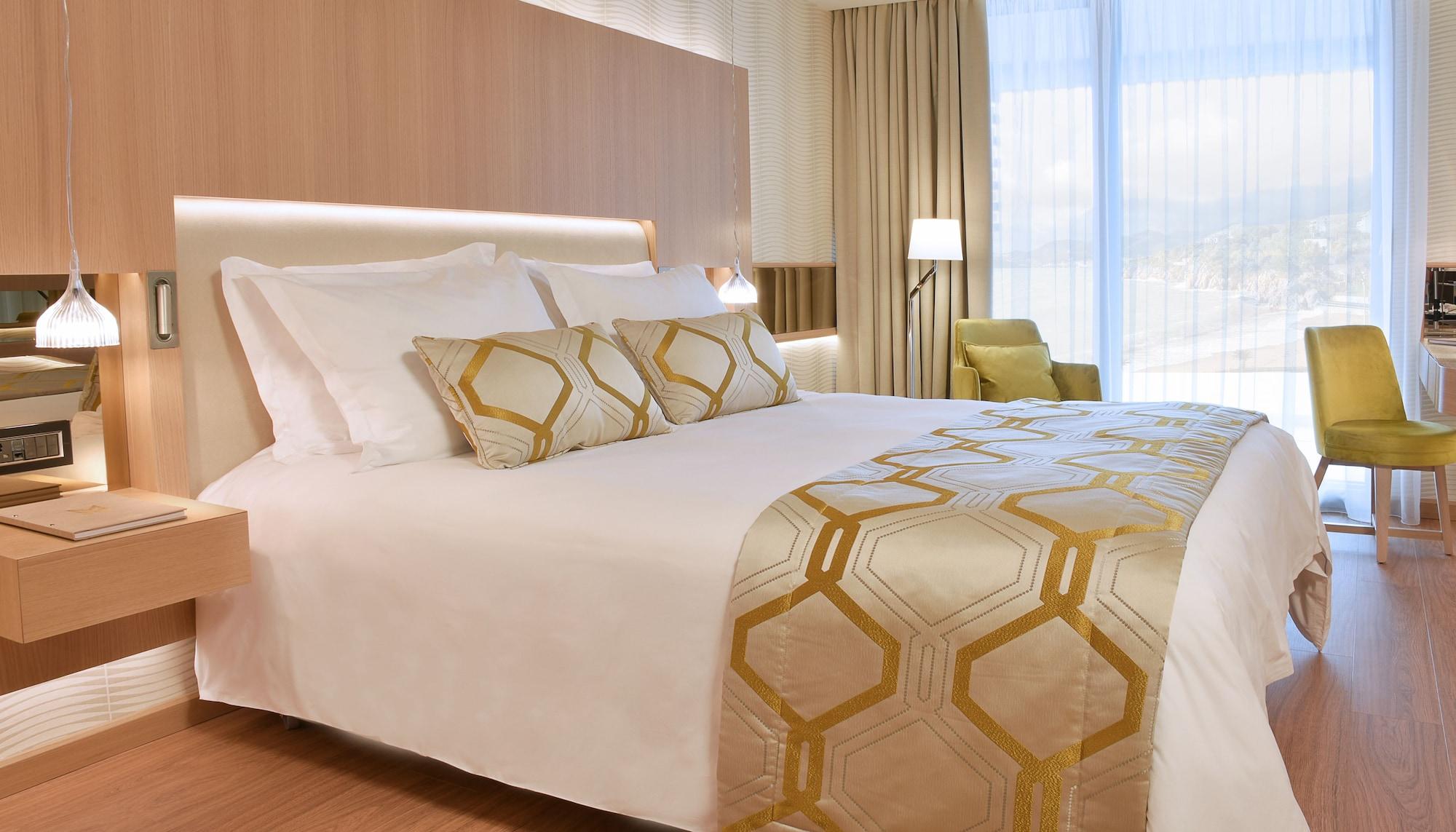 Maestral & Casino Hotel 5*